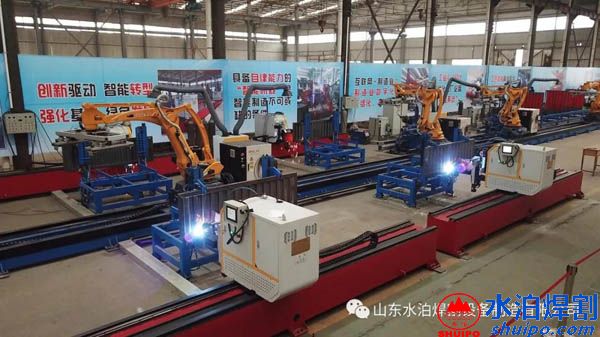 人呢？機器人-水泊焊割欄板智能焊接生產線